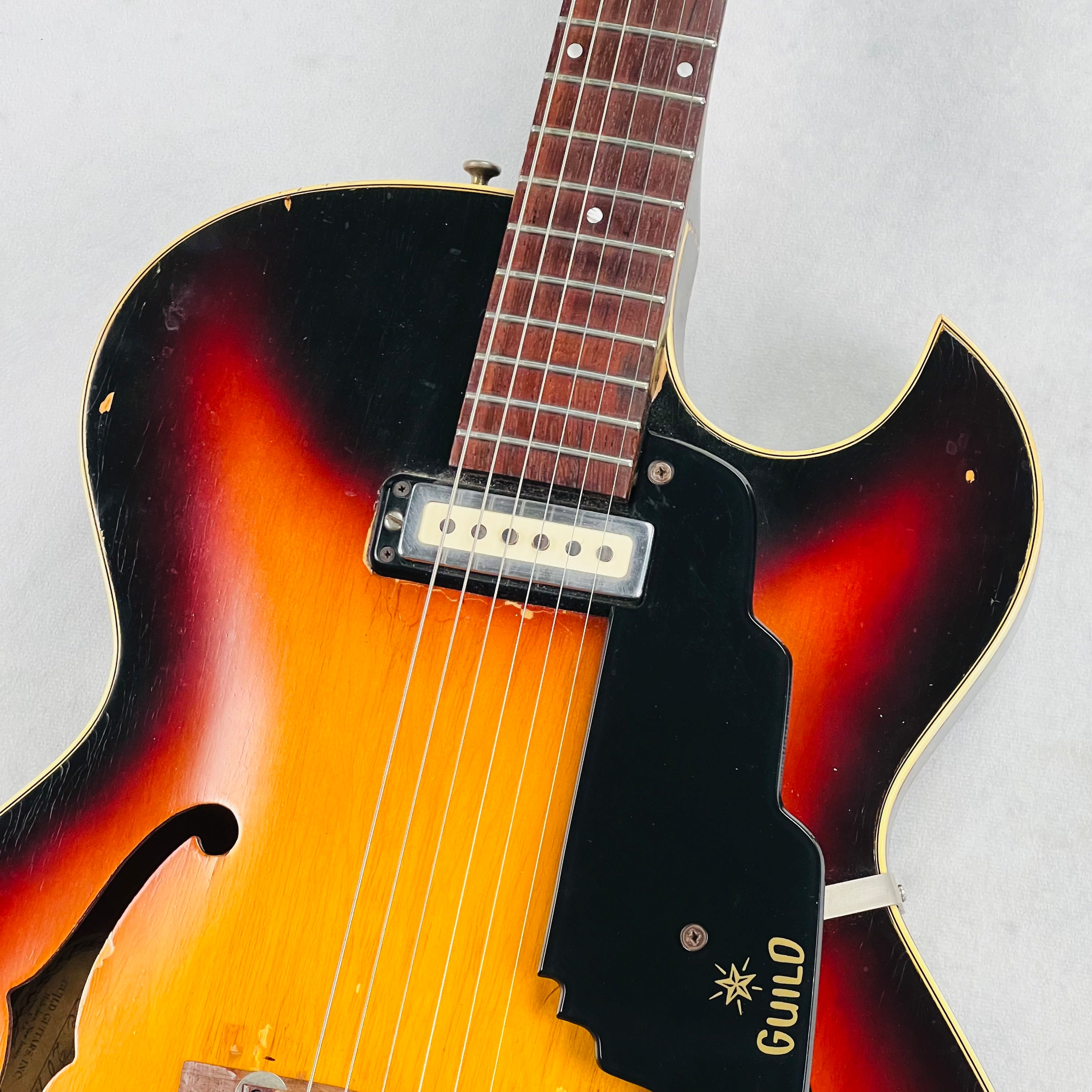 Guild T-100 Hollow Body 1967 - Sunburst | Tone Wolf