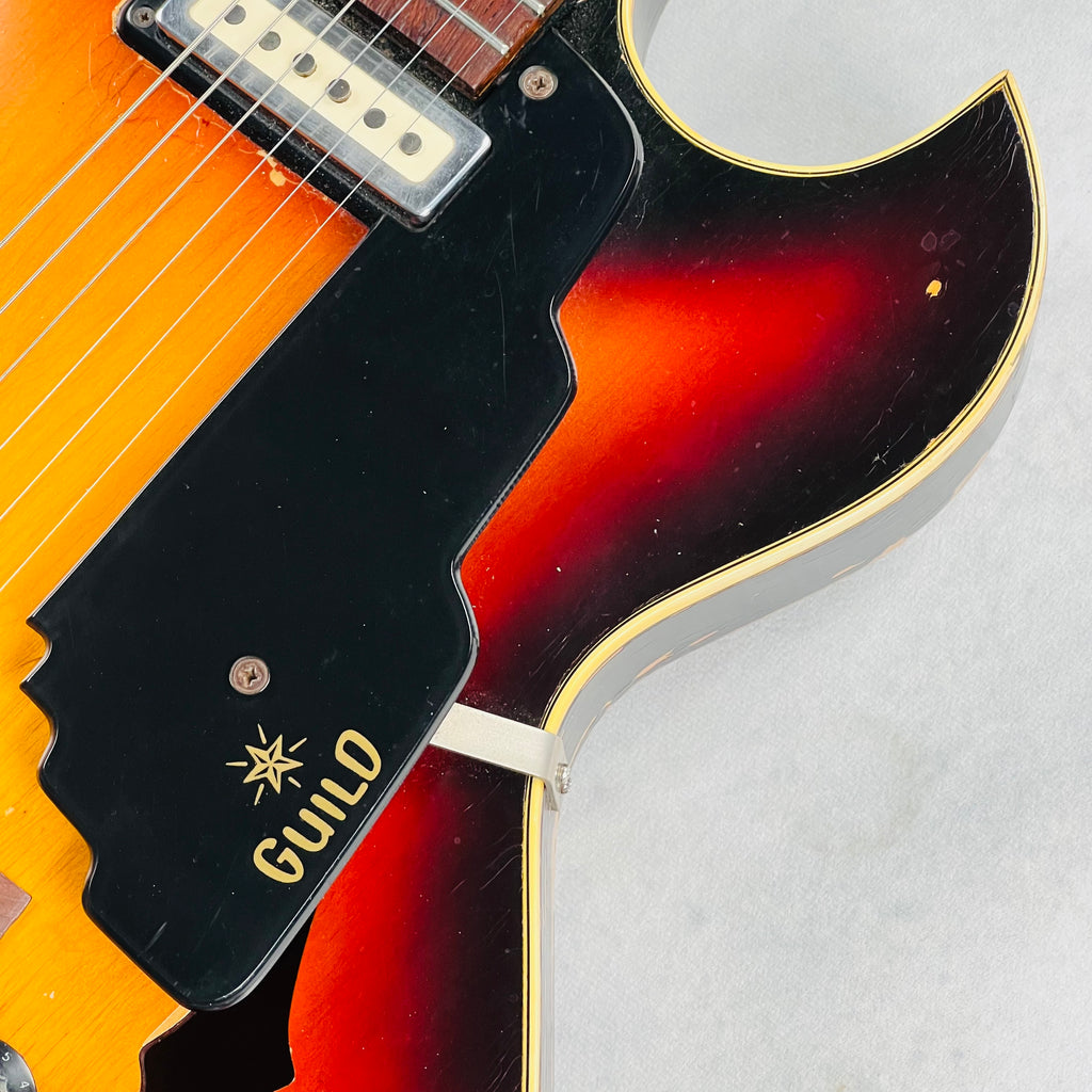 Guild T-100 Hollow Body 1967 - Sunburst - 7