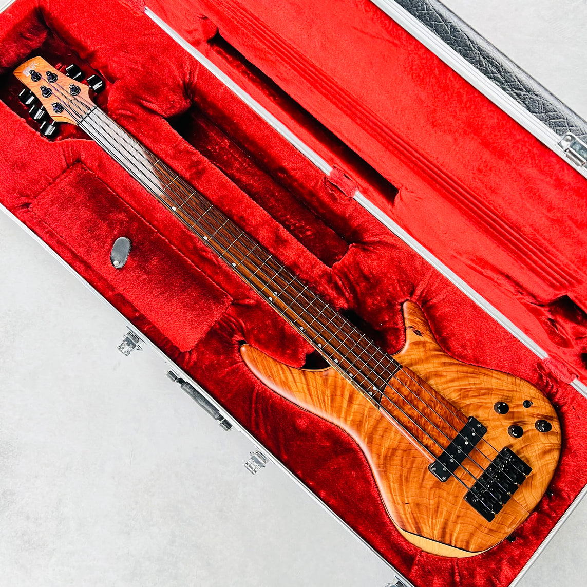 Ibanez LA Custom Shop SDGR 5-String Fretless Bass - Natural | Tone