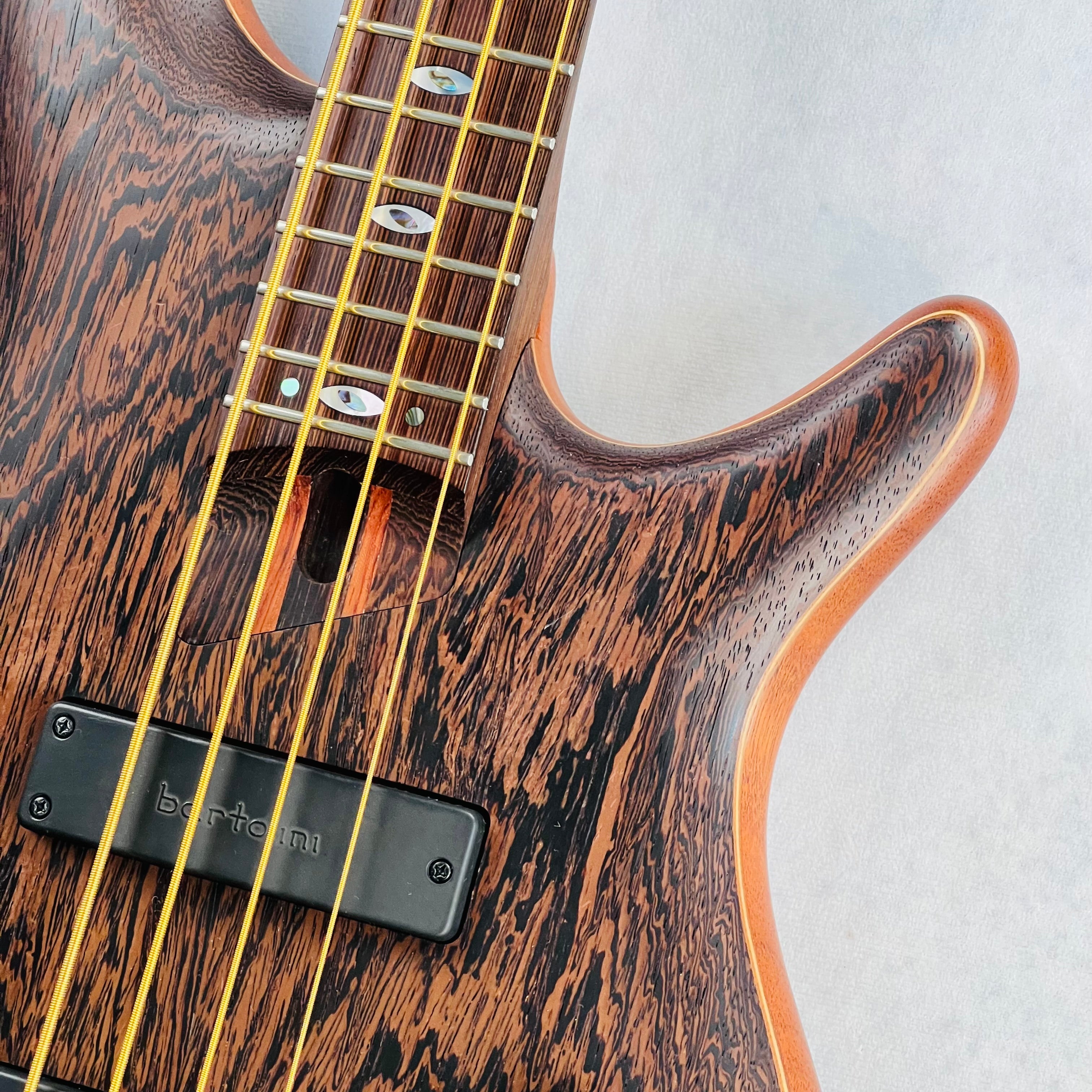 ベース Ibanez Prestige SR5000E-OL Oil Finish Ibanez Prestige SR5000 Bass Guitar - Wenge | Sweetwater