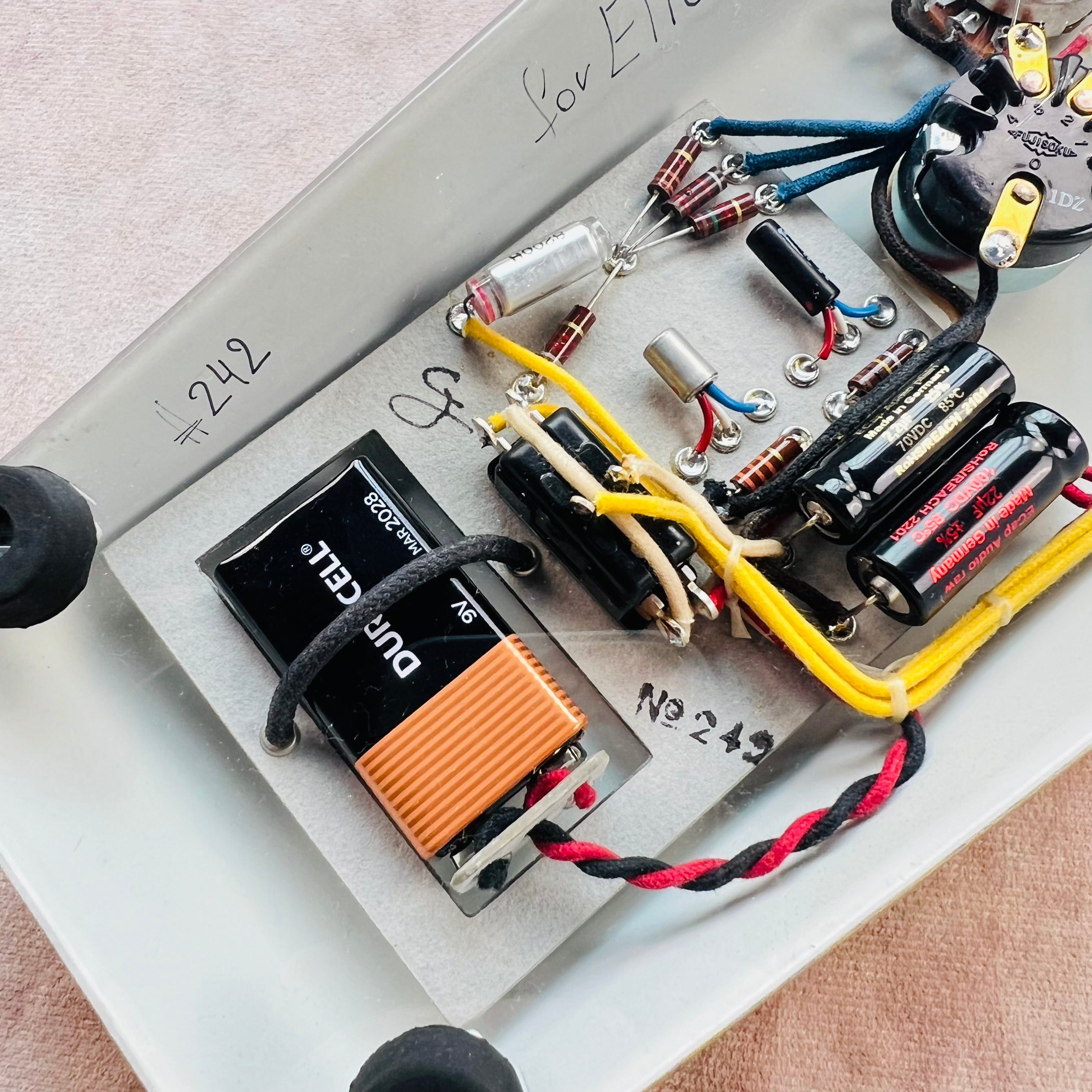 ギター isle_of_tone HAZE67FUZZ Special Edition Isle Of Tone Haze 67 Fuzz Pedal - Gold | Tone Wolf