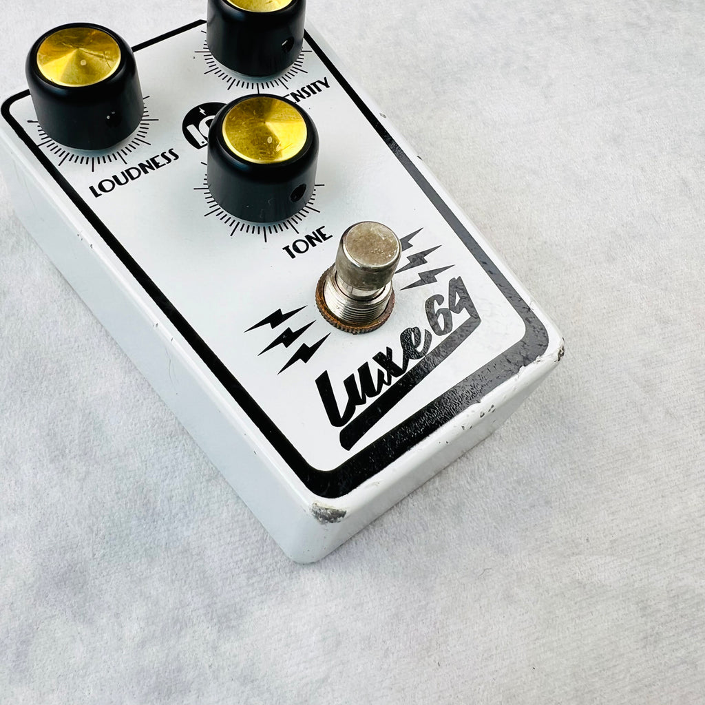 Isle of Tone Luxe 64 Boost Guitar Effects Pedal 2024 - White - 3