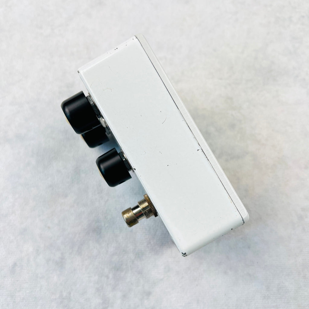 Isle of Tone Luxe 64 Boost Guitar Effects Pedal 2024 - White - 4