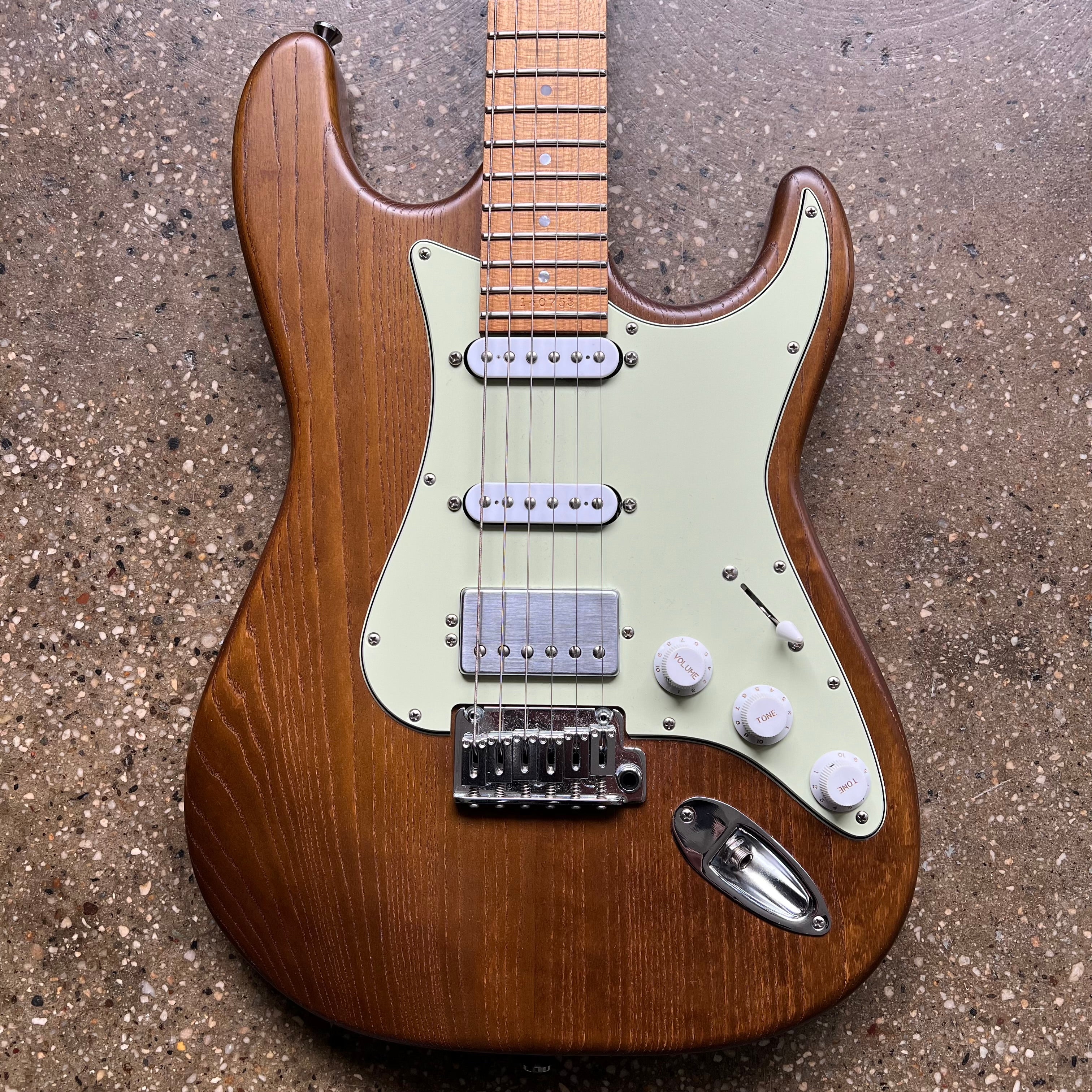 Kiesel Delos Ash HSS Limited Edition 66/143 - Whiskey Brown Stain