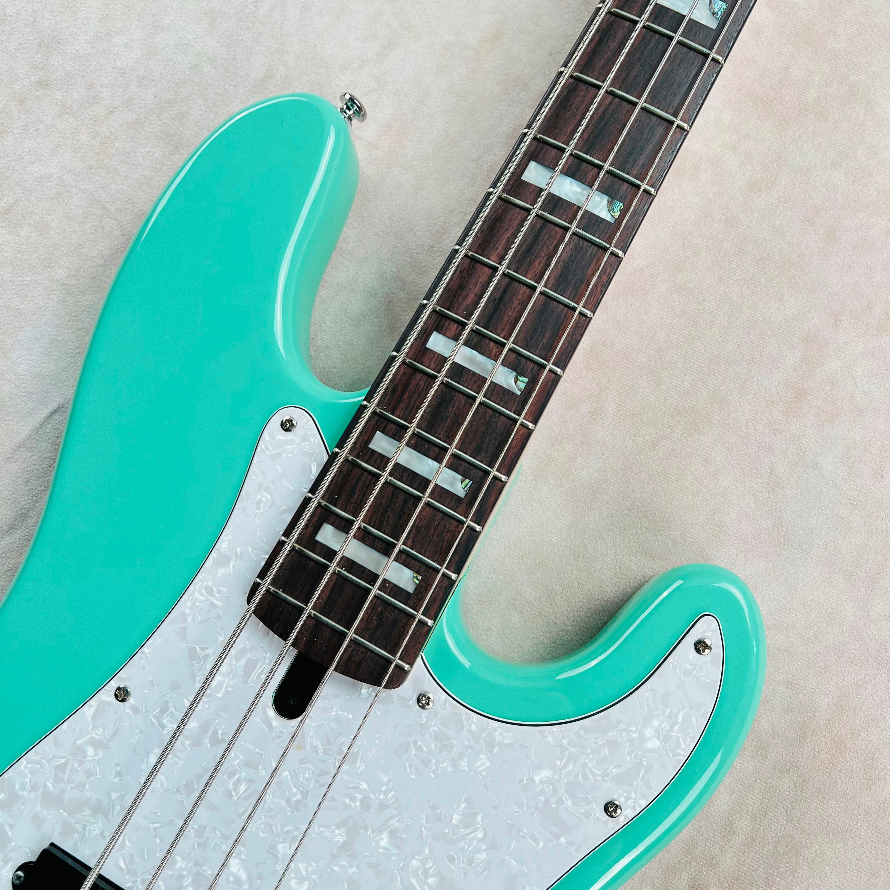 BASSKERVILLE クラムダンク　CLAMDUNK Lakland Skyline 44-64 GZ Bass Guitar - Translucent Purple