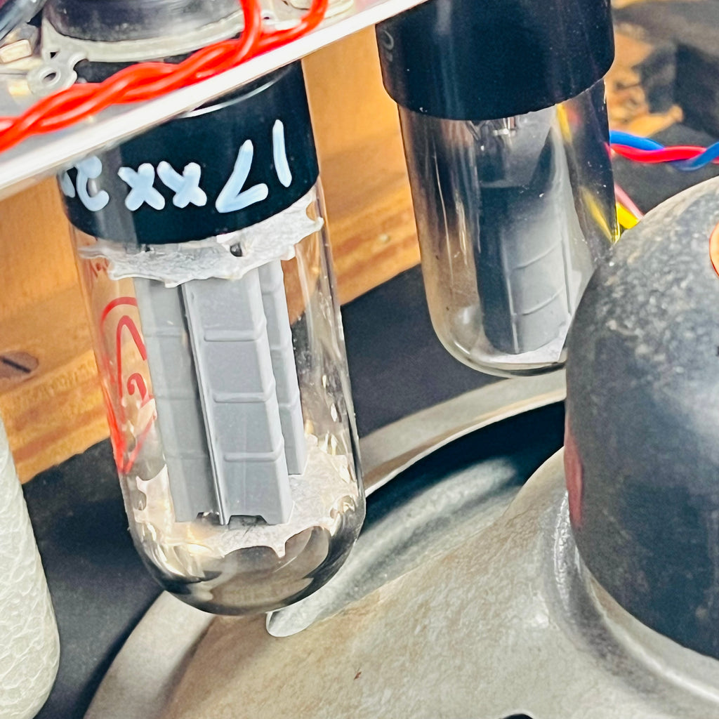 Maxim Vintage 1x8" 240v Tube Combo Amp 1960s - White - 12