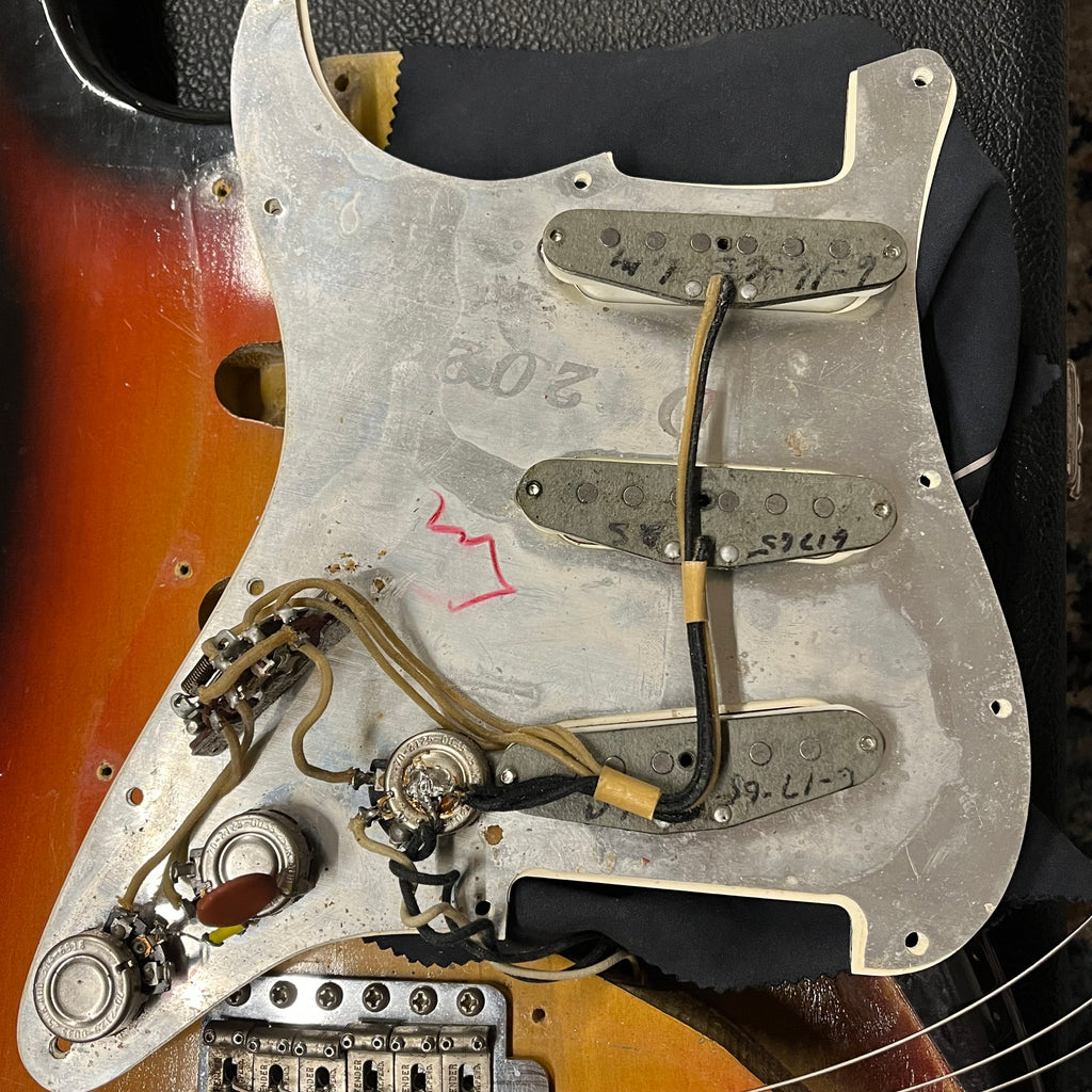 1965 Fender Stratocaster Vintage Electric Guitar Three Tone Sunburst - 14