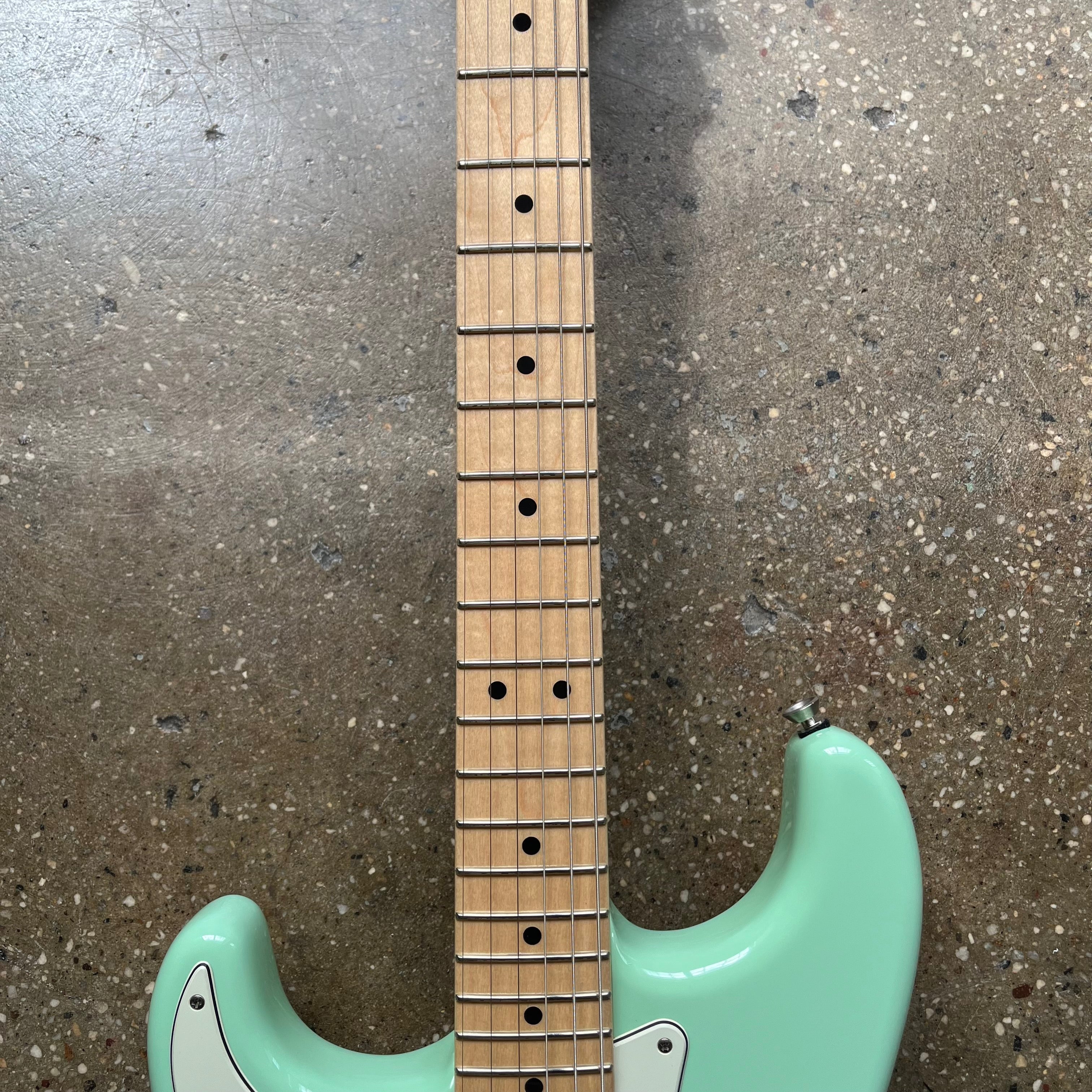 Fender AmericanProfessionalStratocaster® Fender American Pro Stratocaster Black 2018 – Chicago Music Exchange