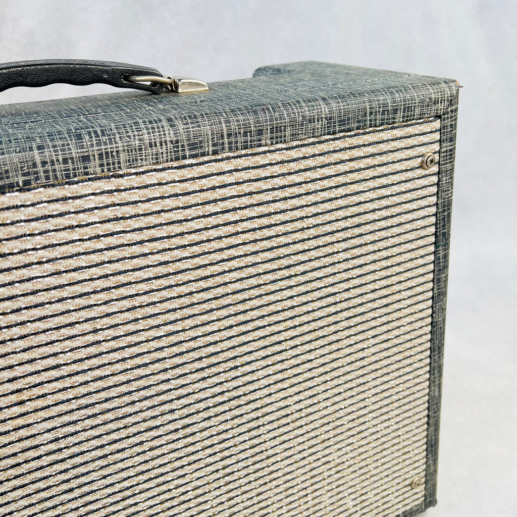1966 Supro Model 16T 1x8" 5w Vintage Guitar Combo Amplifier with Tremolo Silver - 3