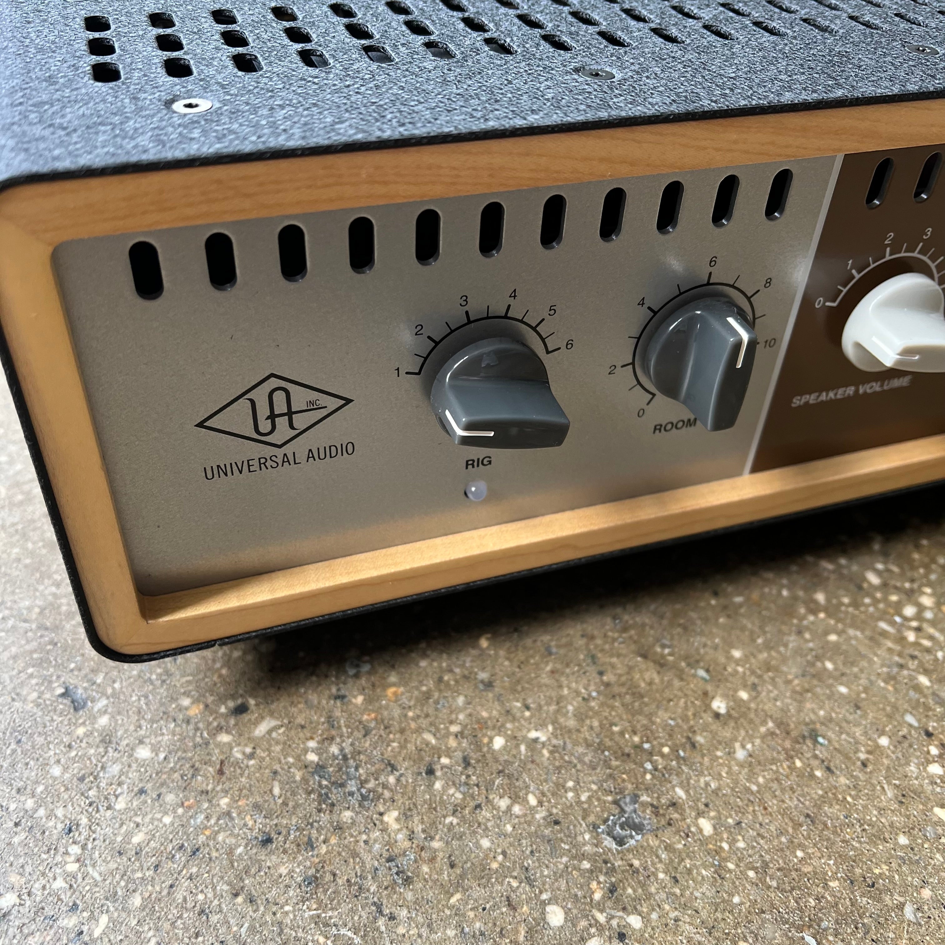 Universal Audio OX Amp Top Box Attenuator 2019 - Present - Silver