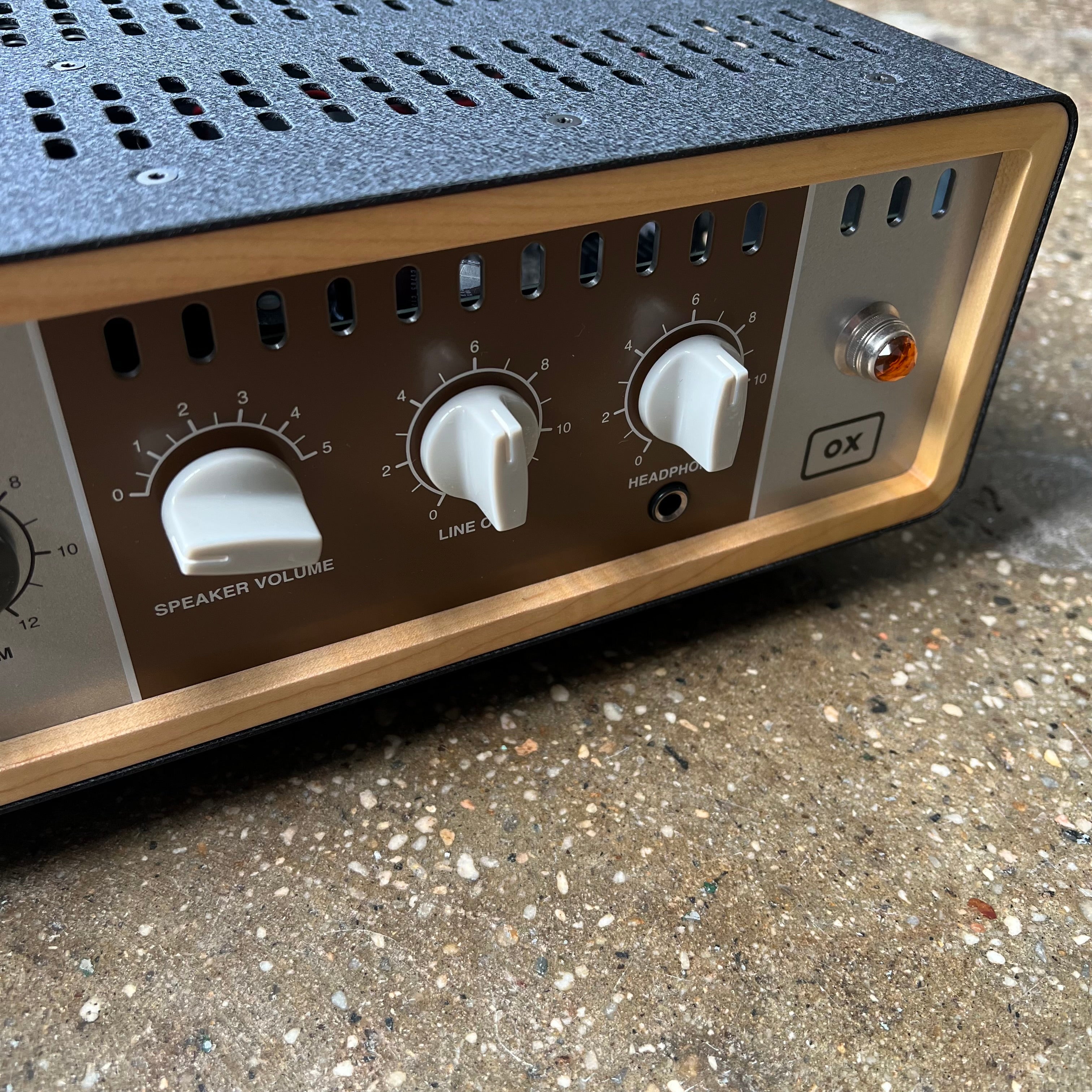 Universal Audio OX Amp Top Box Attenuator 2019 - Present - Silver