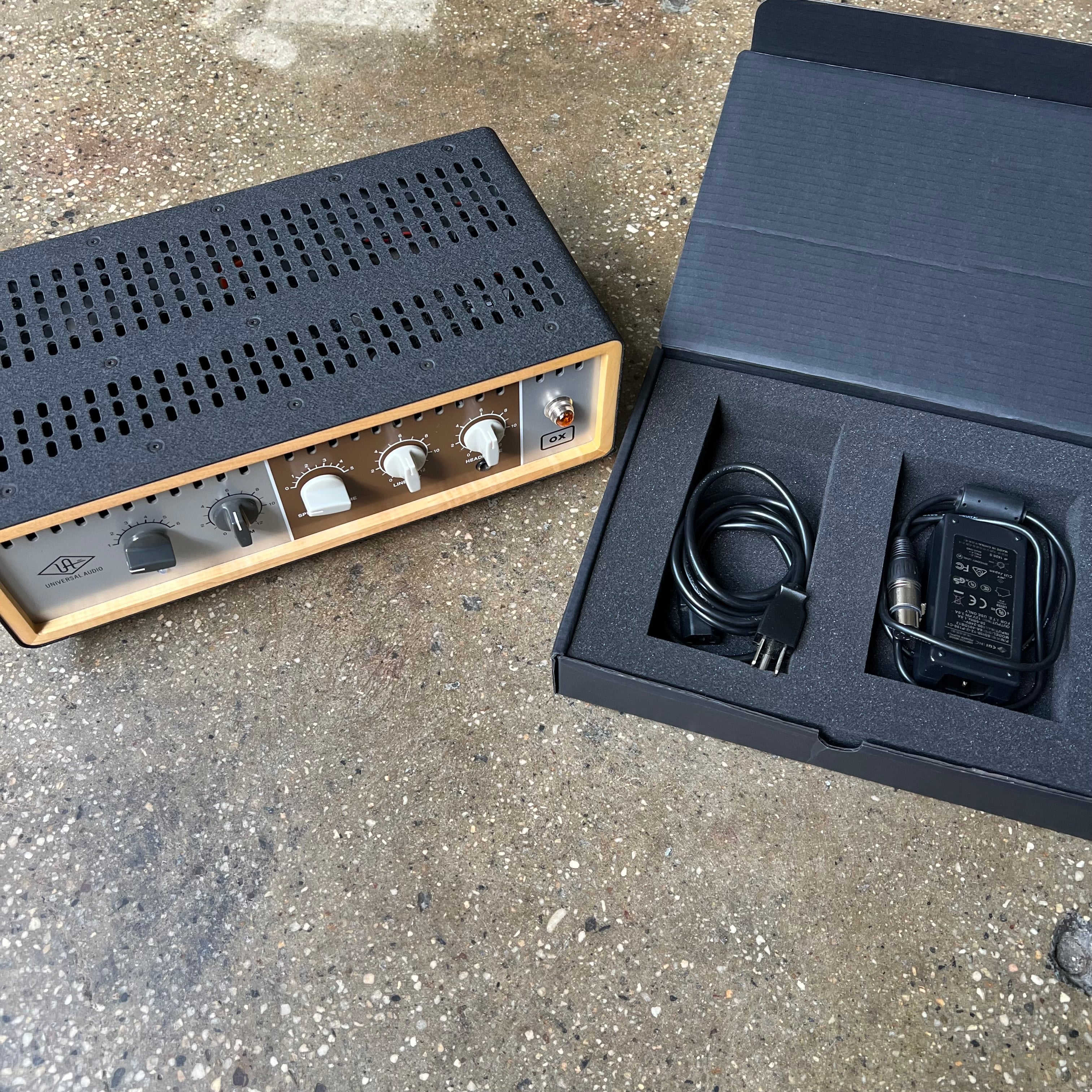 Universal Audio OX Amp Top Box Attenuator 2019 - Present - Silver