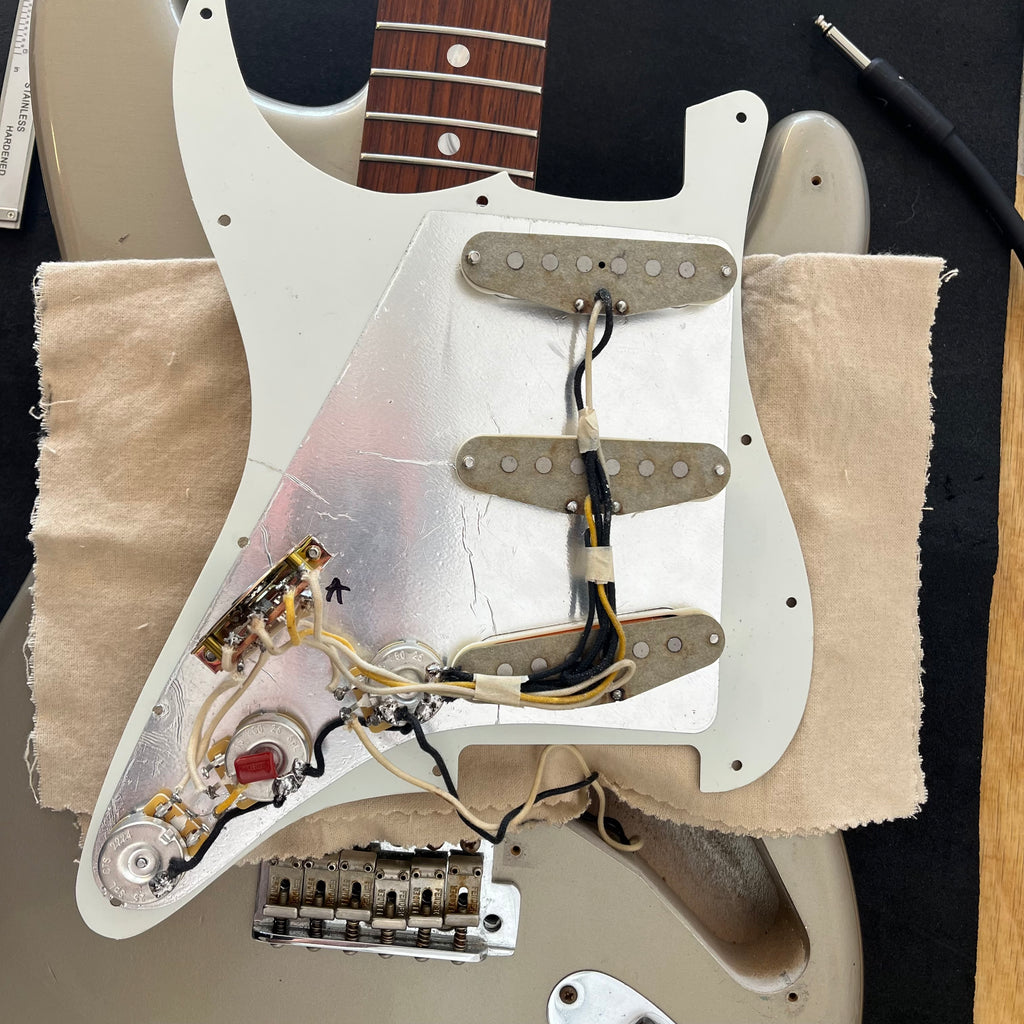 Fender Custom Shop 1965 Stratocaster Relic 2008 - Shoreline Gold - 9